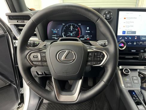 Used 2025 Lexus GX 550 w/ Cold Area Package AWD/4WD image 18