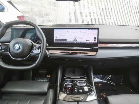 Used 2024 BMW i5 eDrive40i w/ M Sport Package image 9