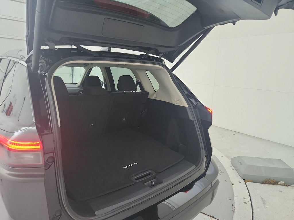 Used 2025 Nissan Rogue SV FWD image 34