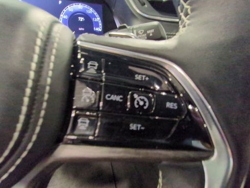 Used 2022 Jeep Grand Cherokee Overland w/ Luxury Tech Group IV image 16