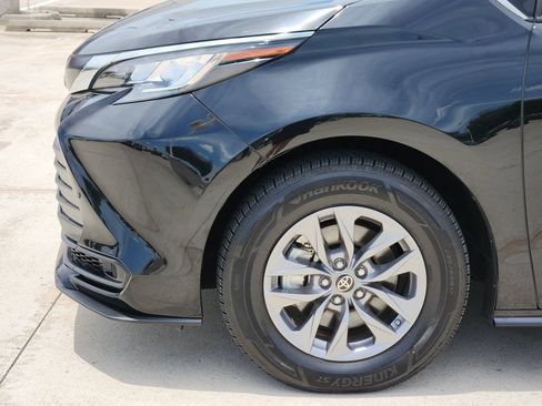 Used 2023 Toyota Sienna LE FWD image 8