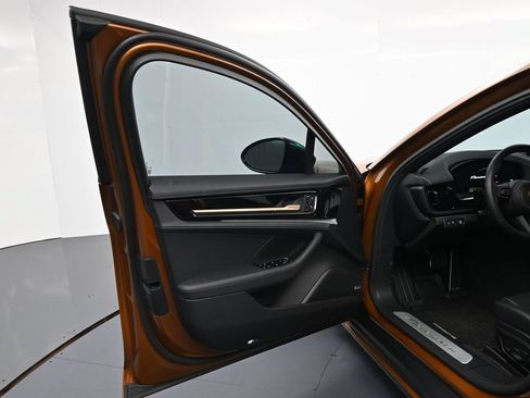 Certified 2025 Porsche Panamera 4 E-Hybrid AWD/4WD image 16