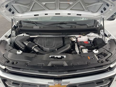 Used 2025 Chevrolet Traverse LT FWD image 29