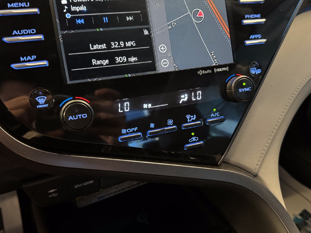 Used 2019 Toyota Camry XLE w/ Navigation Package FWD image 15