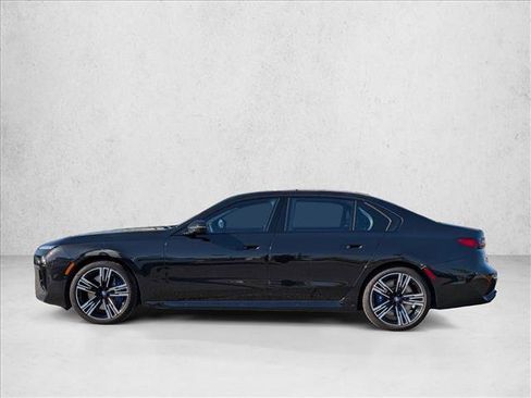 Used 2023 BMW 760i xDrive w/ Executive Package image 9