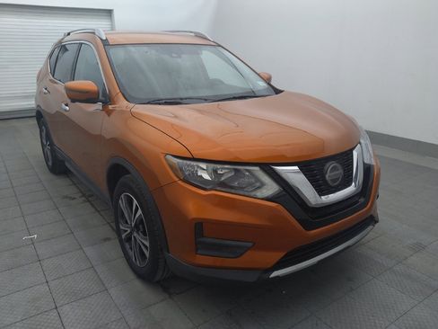 Used 2019 Nissan Rogue SV w/ Premium Package FWD image 13