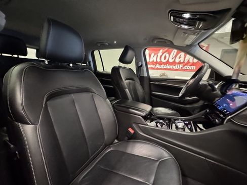 Used 2023 Jeep Grand Cherokee L Limited w/ Black Appearance Package AWD/4WD image 13