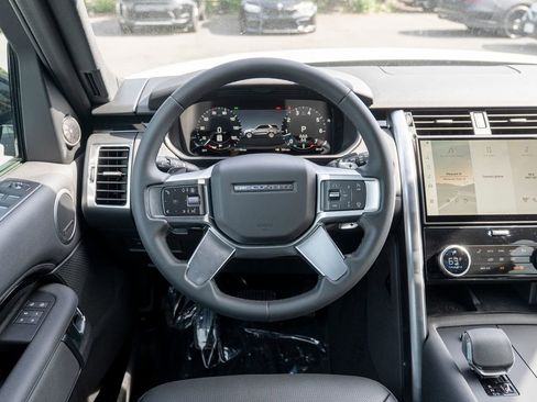New 2025 Land Rover Discovery S image 12