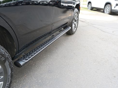Used 2024 Chevrolet Tahoe Z71 w/ Luxury Package AWD/4WD image 21