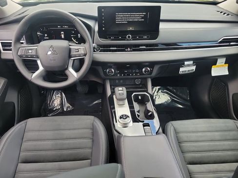 New 2025 Mitsubishi Outlander SE image 19