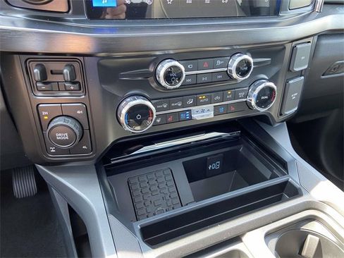 New 2026 Ford F250 Lariat w/ Black Appearance Package image 15