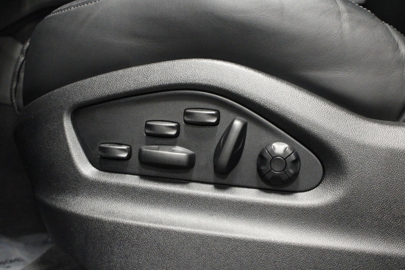 Certified 2026 Porsche Cayenne Coupe AWD/4WD image 32