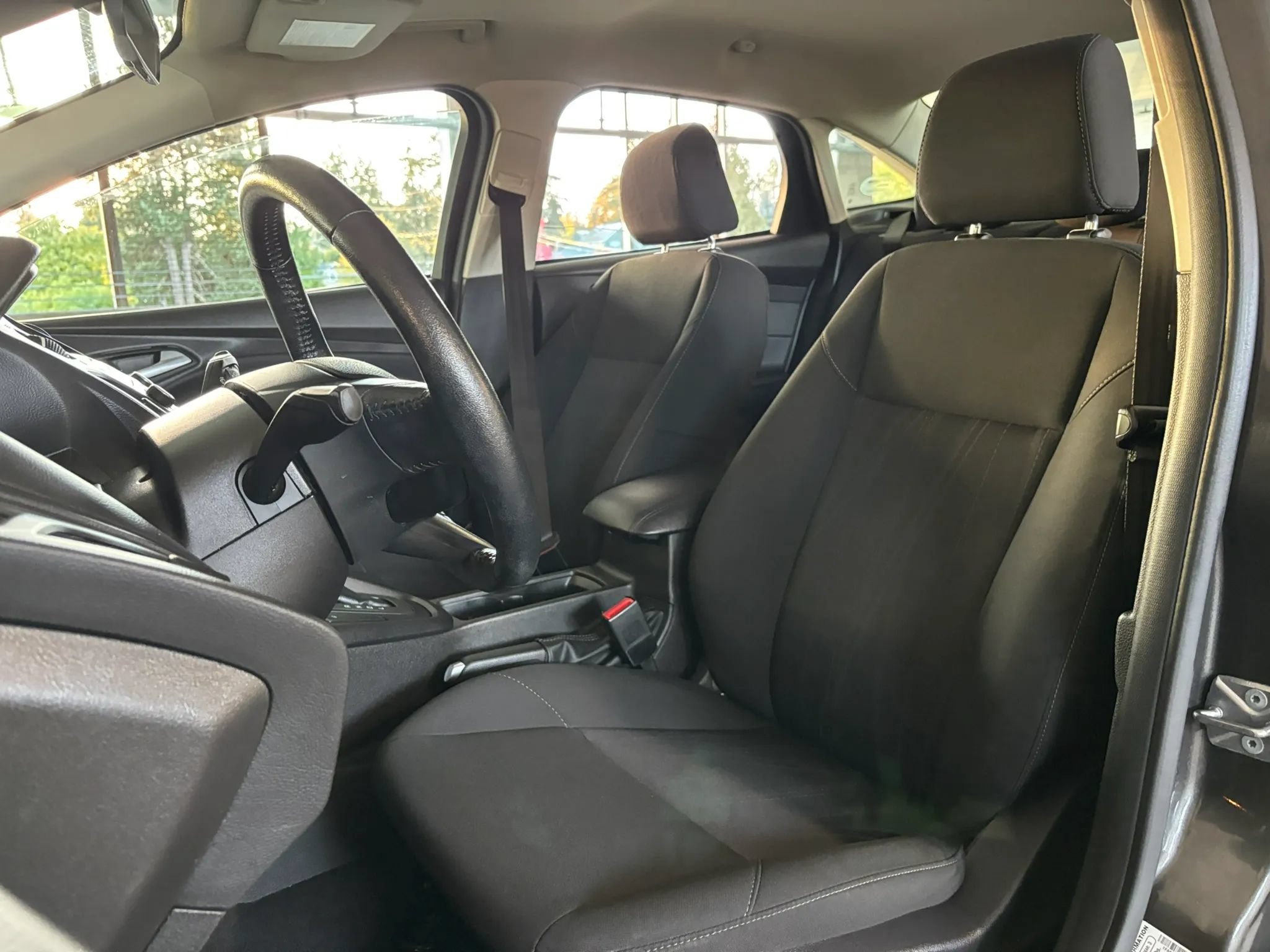 Used 2016 Ford Focus SE w/ SE Cold Weather Package FWD image 17