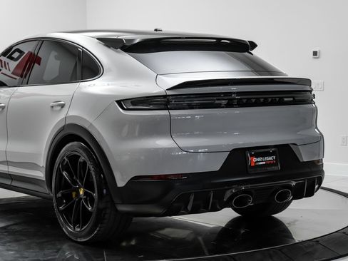 Used 2024 Porsche Cayenne Turbo GT AWD/4WD image 16