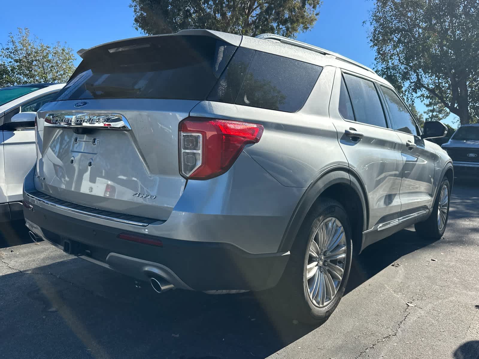Used 2024 Ford Explorer Limited w/ Limited Technology Package AWD/4WD image 4