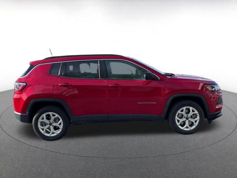 Used 2025 Jeep Compass Latitude AWD/4WD image 16