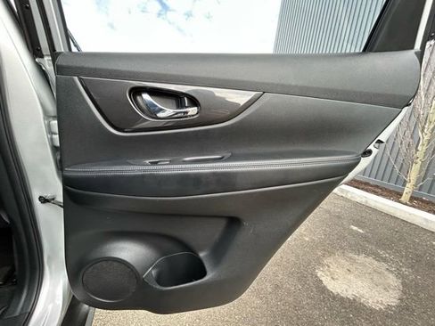 Used 2020 Nissan Rogue SV image 37