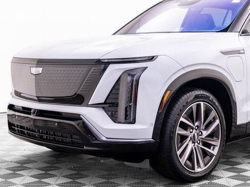 New 2027 Cadillac Vistiq Luxury w/ LPO, Floor Liner Package AWD/4WD image 36