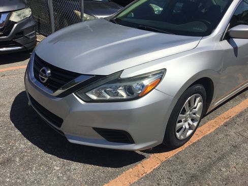 Used 2017 Nissan Altima 2.5 S w/ Power Driver Seat Package FWD image 4