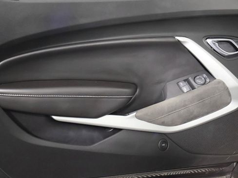 Used 2017 Chevrolet Camaro SS image 16