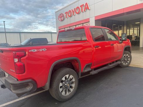 Used 2025 Chevrolet Silverado 2500 Custom w/ Custom Value Package image 1