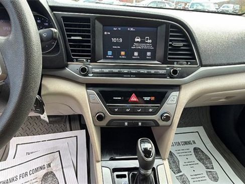 Used 2017 Hyundai Elantra SE image 15