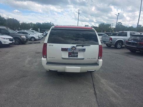 Used 2013 Cadillac Escalade ESV Platinum AWD/4WD image 3