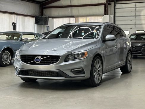 Used 2018 Volvo V60 T5 Dynamic w/ Vision Package image 5