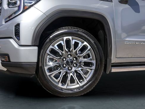 Used 2025 GMC Sierra 1500 Denali Ultimate AWD/4WD image 4