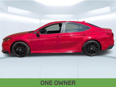Used 2025 Toyota Camry SE FWD image 2