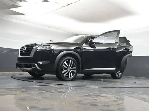 Used 2024 Nissan Pathfinder Platinum w/ Cargo Package AWD/4WD image 41