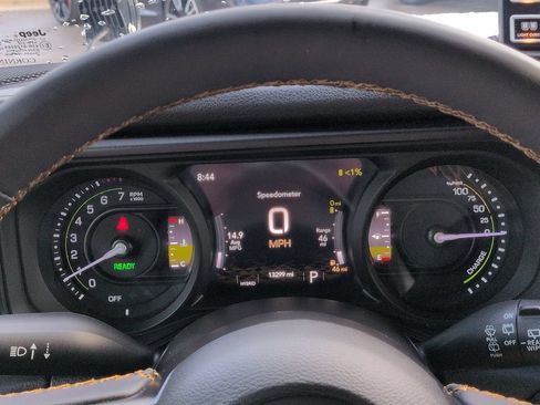 Used 2024 Jeep Wrangler Unlimited AWD/4WD image 25