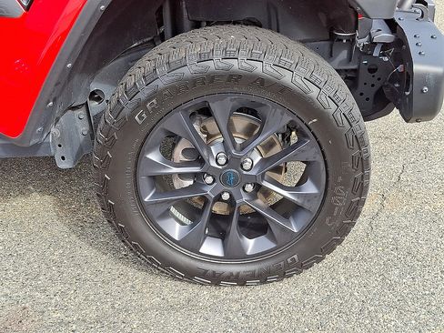 Certified 2025 Jeep Wrangler Unlimited Sahara AWD/4WD image 19