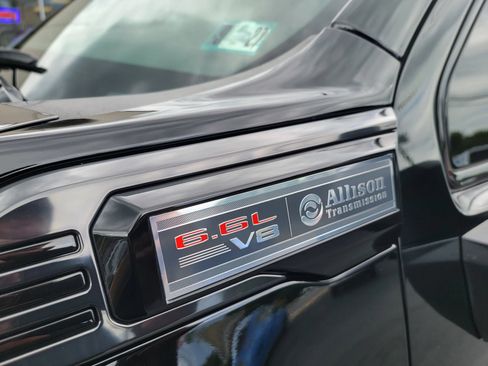 Used 2024 GMC Sierra 2500 AT4 AWD/4WD image 9