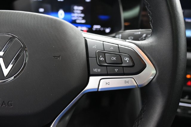 Used 2025 Volkswagen Jetta SE FWD image 19
