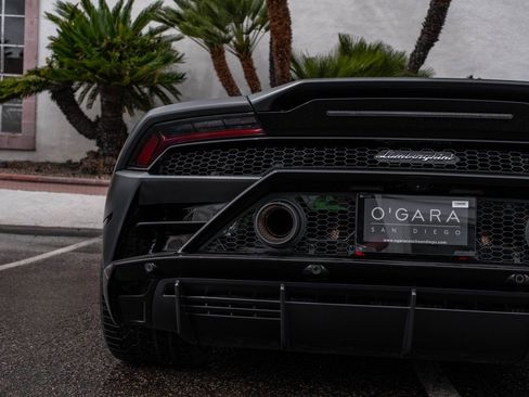 Used 2024 Lamborghini Huracan EVO image 36