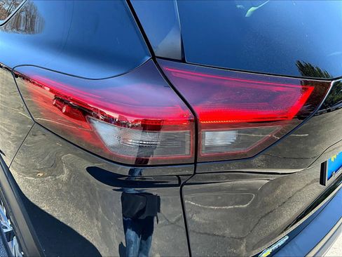 Used 2023 Nissan Rogue SV image 33