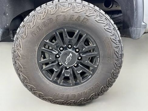 Used 2024 Chevrolet Silverado 2500 ZR2 AWD/4WD image 32