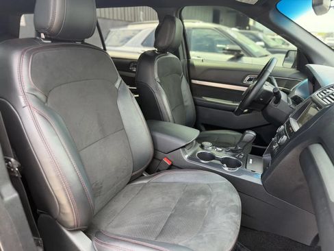 Used 2018 Ford Explorer XLT w/ Equipment Group 202A AWD/4WD image 50