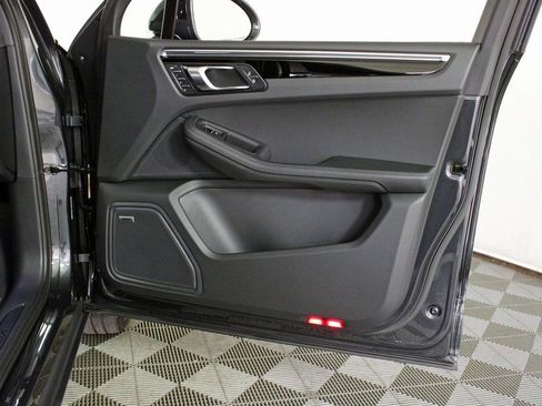 Certified 2026 Porsche Macan image 37