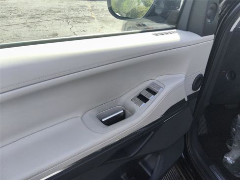 New 2026 Lincoln Navigator L Premier image 12