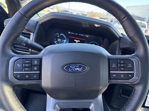 Used 2025 Ford F150 Lightning Lariat image 27