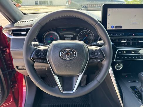 Used 2023 Toyota Venza XLE image 34