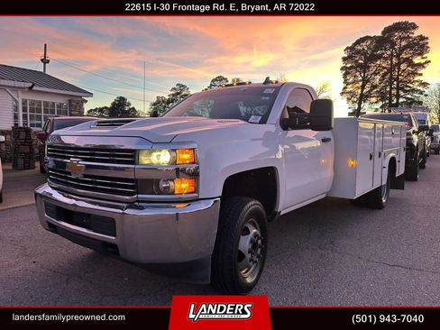 Used 2018 Chevrolet Silverado 3500 W/T image 1