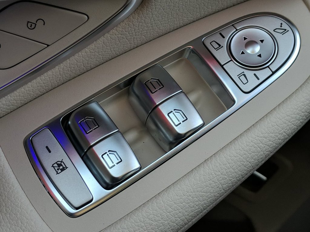 Used 2021 Mercedes-Benz GLC 300 image 21