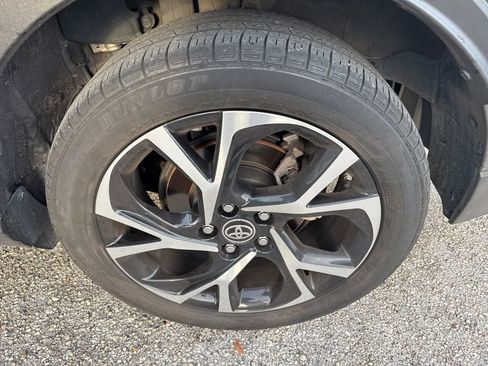 Used 2021 Toyota C-HR XLE image 8