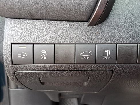 Certified 2019 Toyota Camry LE image 27