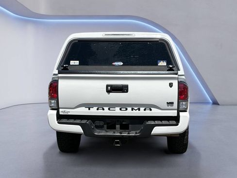 Used 2023 Toyota Tacoma TRD Sport AWD/4WD image 4
