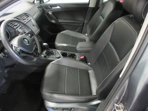 Used 2021 Volkswagen Tiguan SE AWD/4WD image 8
