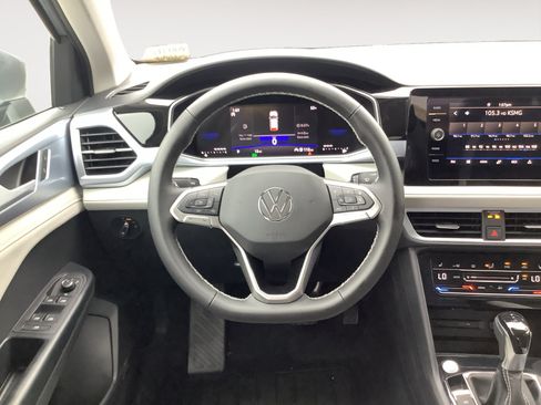 New 2026 Volkswagen Taos SE FWD image 15